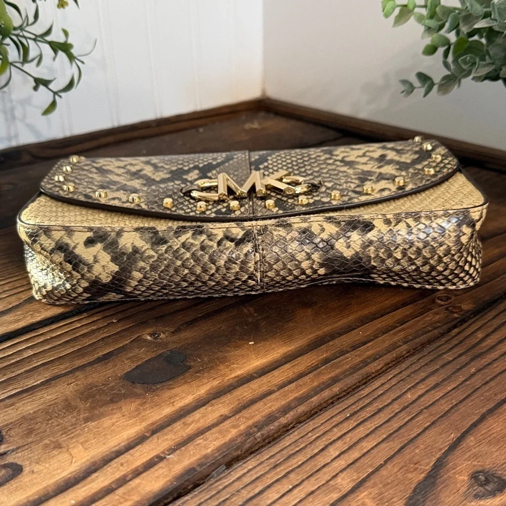 Michael Kors Izzy large clutch straw weave and python leather gold chain strap